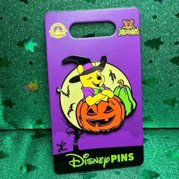 Winnie the Pooh Halloween Glow-in-the-Dark Pin NWT - Picture 1 of 6